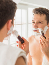 Jak holení ovlivňuje pokožku u žen a mužů? Toto jsou nejčastější problémy spojené s holením