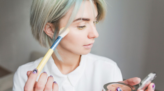 Jak na líčení, které nezvýrazní strukturu pleti? Make-up tipy, které ti pomohou!