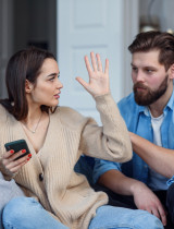 7 častých signálů, že váš partner skrývá někoho jiného – jde skutečně o nevěru?