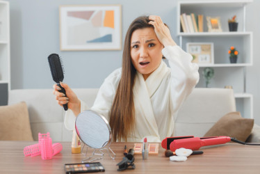 Může být hubnutí příčinou vypadávání vlasů? Lze vlasy při redukci váhy ochránit?