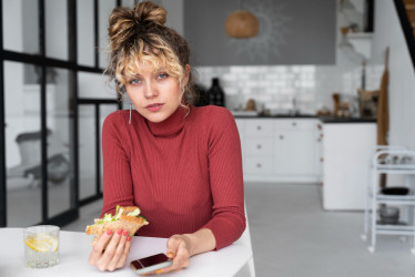 Milenialové mění pravidla stárnutí: Jaký je nový pohled na krizi středního věku?