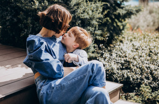 Když se po dítěti nepoznáváte: Proč je změna pohledu na sebe přirozená