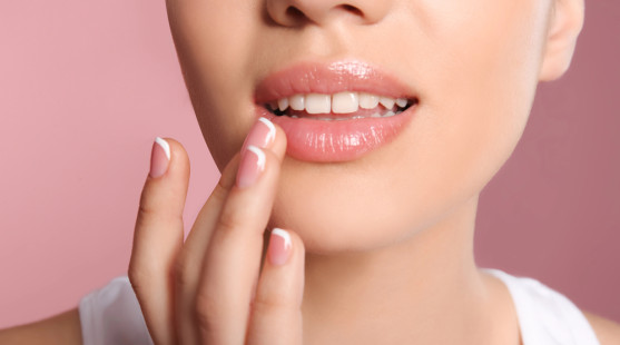 Jak opticky zvětšit rty: Make-up techniky, které fungují