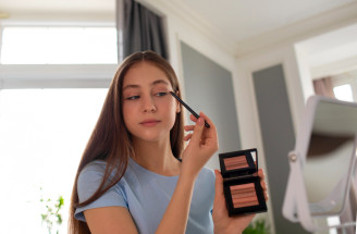 11 chyb při líčení očí: Proč vaše stíny nevypadají dobře