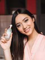 Glass skin bez filtrů: Proč je korejská kosmetika tak oblíbená (a co skutečně funguje)