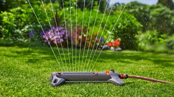 Jarní start na zahradě: Jak na krásný trávník a jednoduché zavlažování?