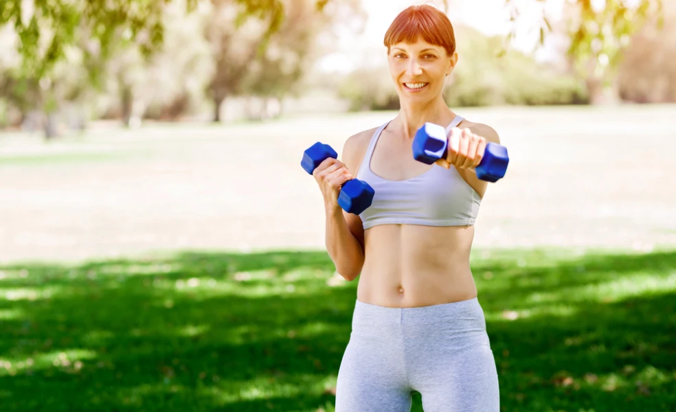 žena během běžného dne spaluje kalorie bez cvičení NEAT efekt