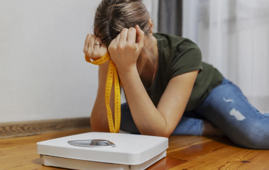 žena řeší přibírání bez změny stravy hormony stres metabolismus