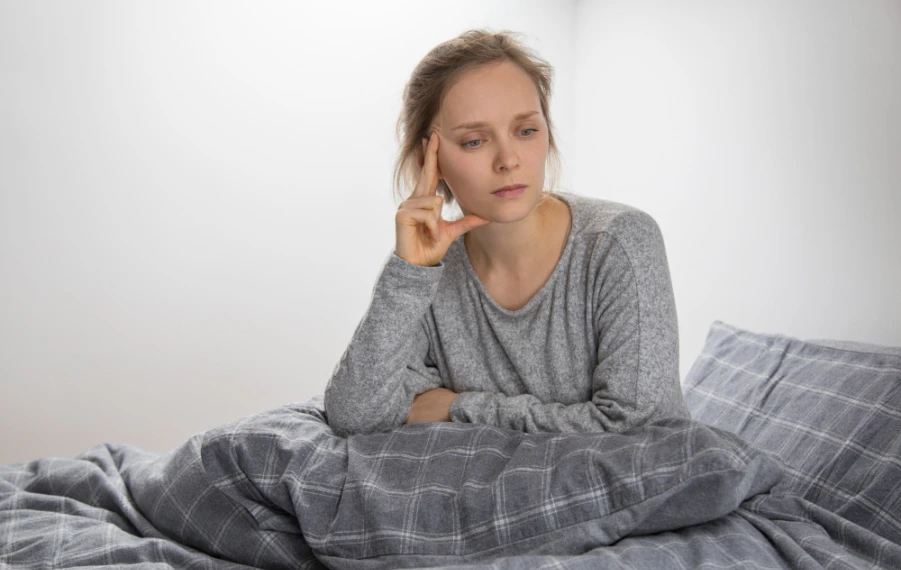 proč se mi před spaním rozjíždějí myšlenky