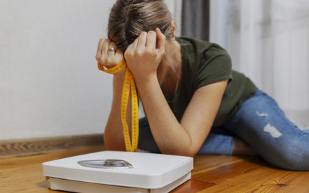 žena řeší přibírání bez změny stravy hormony stres metabolismus