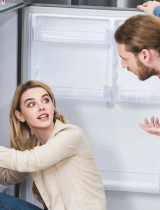 Proč hučí lednice? Kdy je to normální a kdy už jde o problém