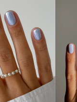 Světle modré nehty jsou největším trendem léta 2026: Sky Blue Nails nahrazují nude manikúru