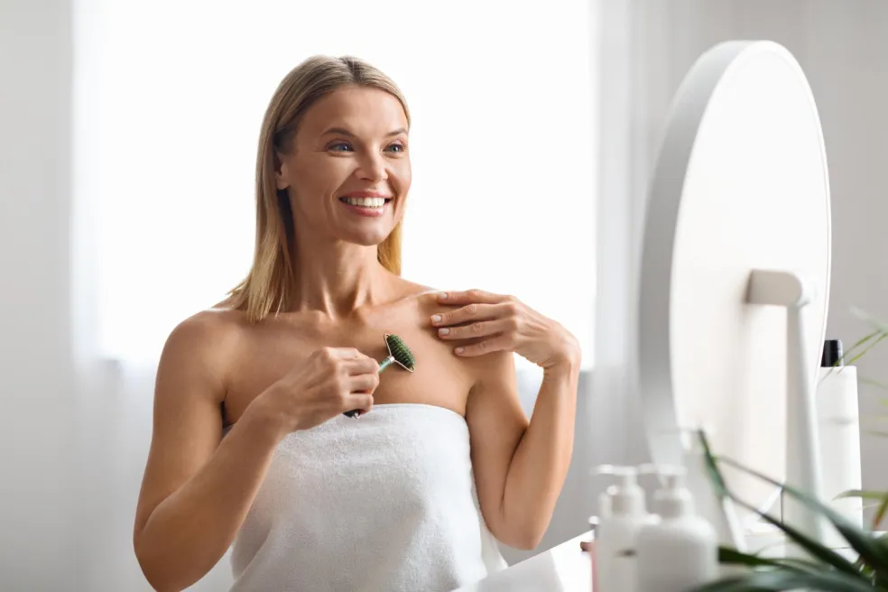 večerní tělová skincare rutina s retinolem a hydratačním krémem