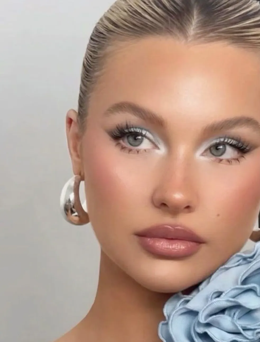ledově modré oční stíny v moderním Frosty eyes líčení