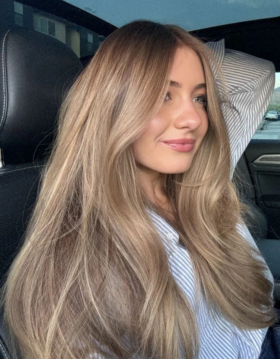 Teddy bear bronde na blond vlasech s béžovými a světle hnědými lowlights
