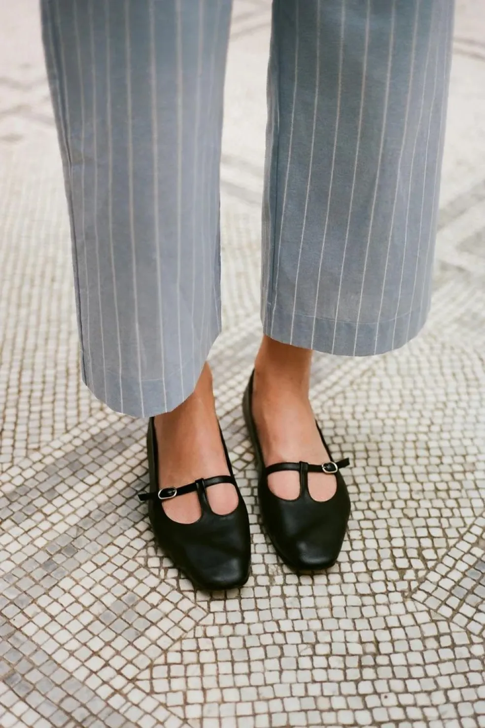 T-strap boty v podzimním outfitu