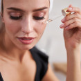 Retinol, retinal, nebo retinoidy? Jaký je rozdíl a co vybrat pro svou pleť