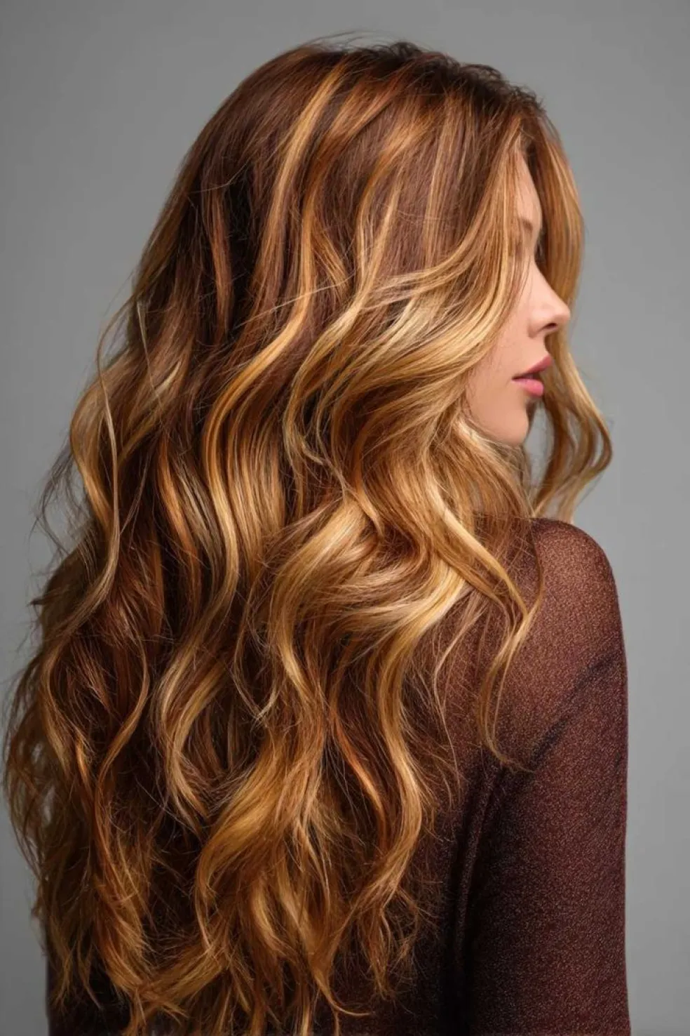 Karamelová bronde balayage na dlouhých vlasech