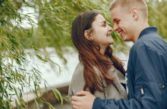 Sebeláska ve vztahu: 5 signálů, že příliš hledáte potvrzení vlastní hodnoty