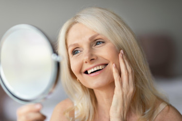 Skin longevity po 45: Jak pečovat o pleť, aby zůstala zdravá co nejdéle